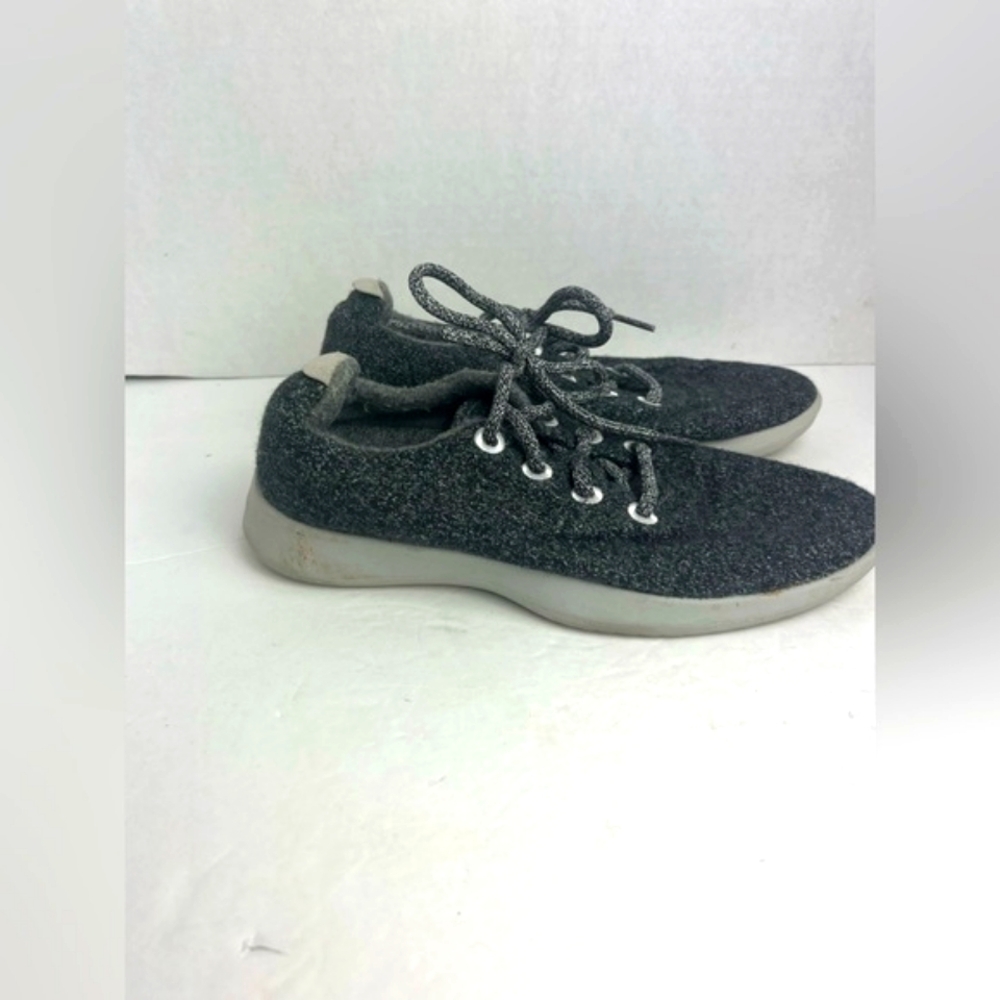 Allbirds classic grey tennis shoe